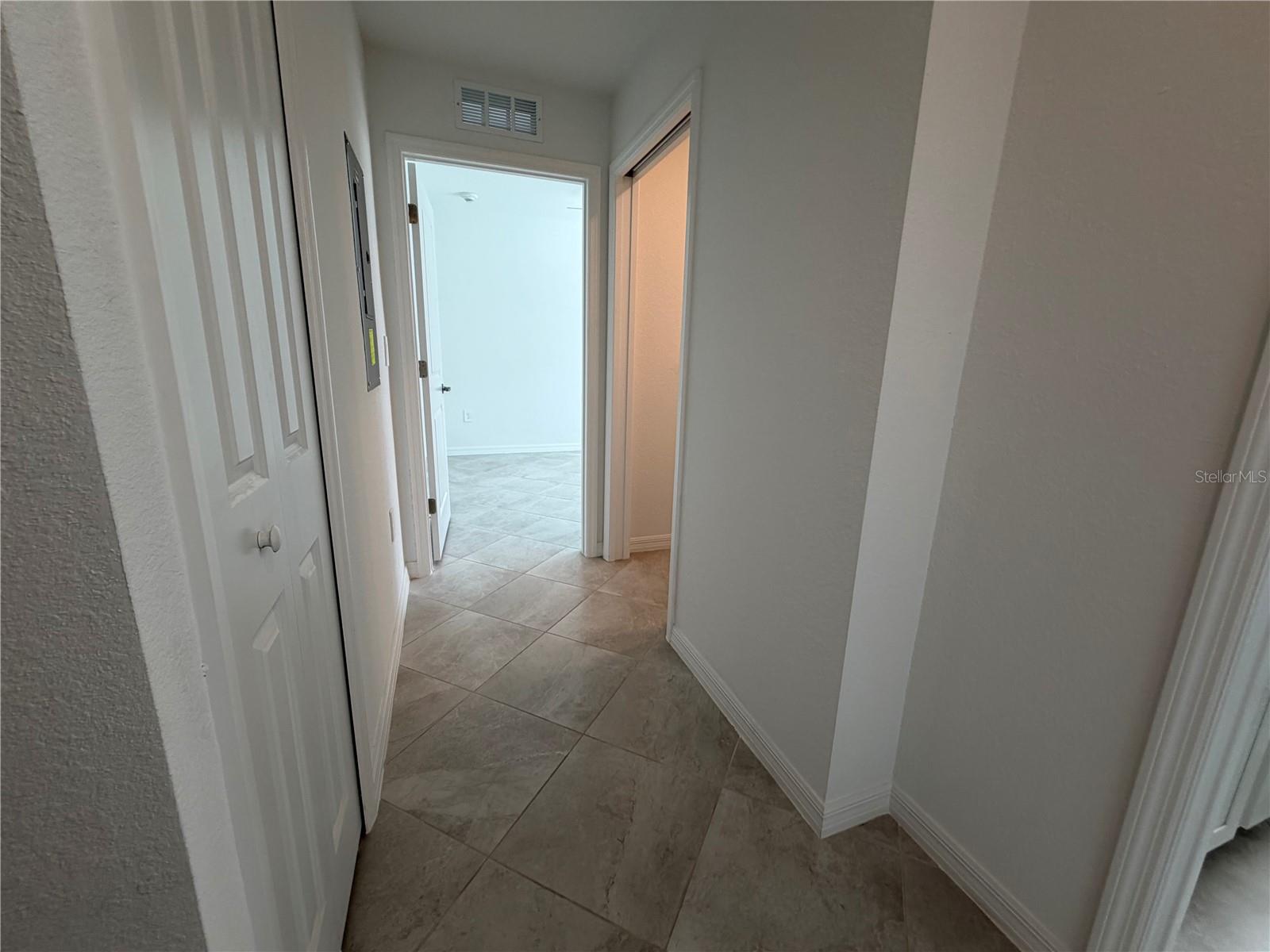 CALUSA COUNTRY CLUB - Residential Lease