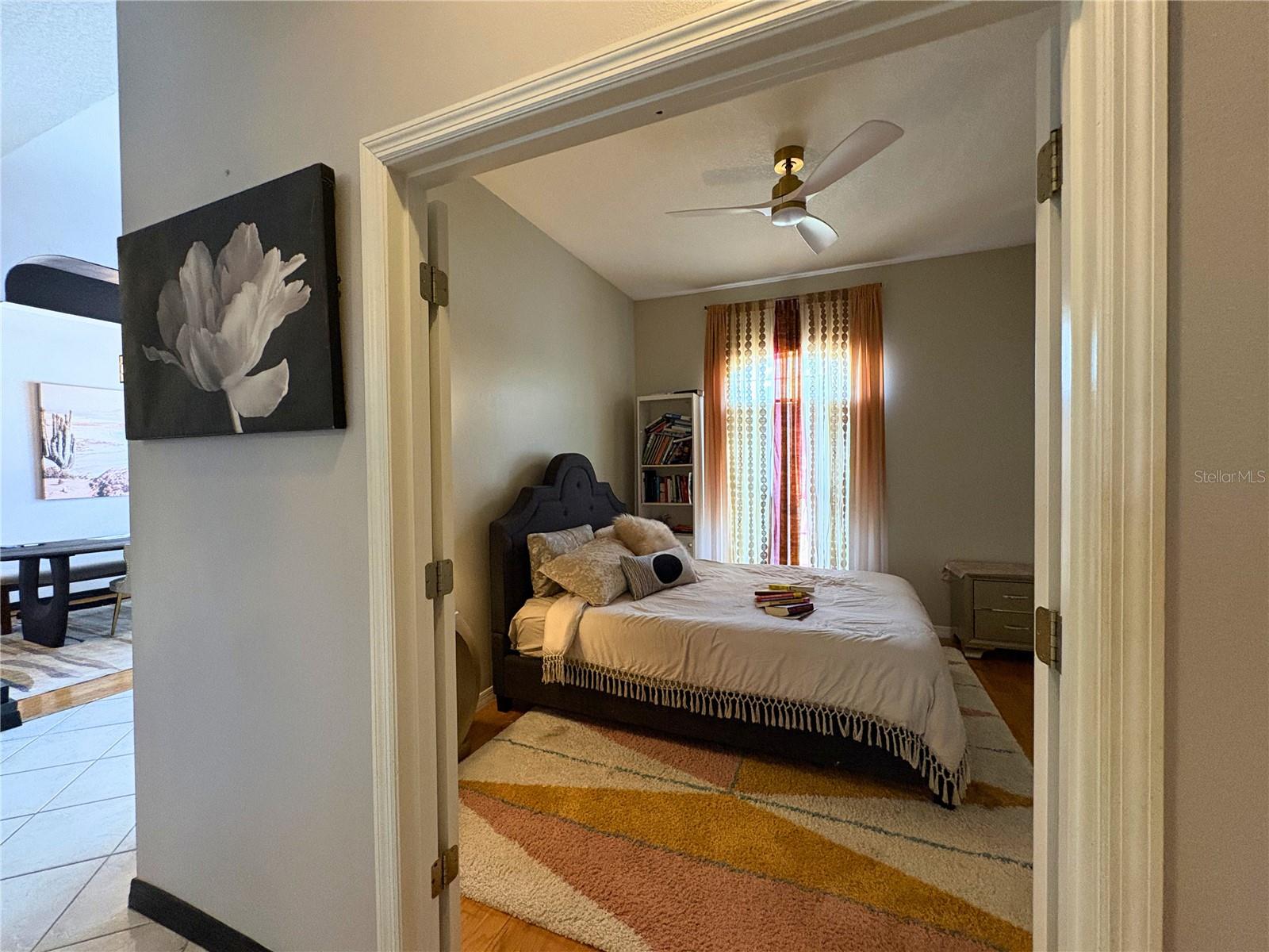 1043 W SEAGATE DRIVE