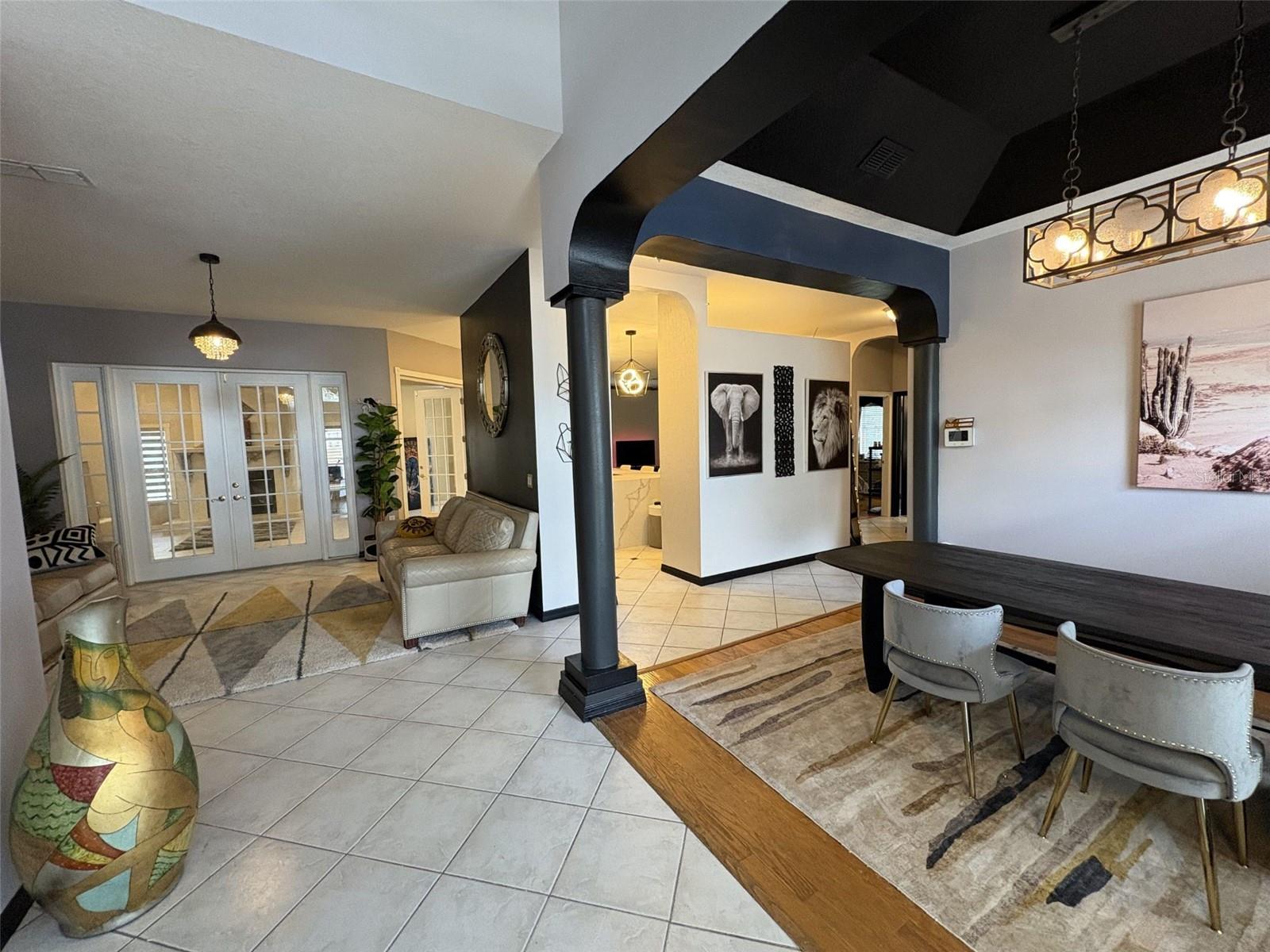 1043 W SEAGATE DRIVE