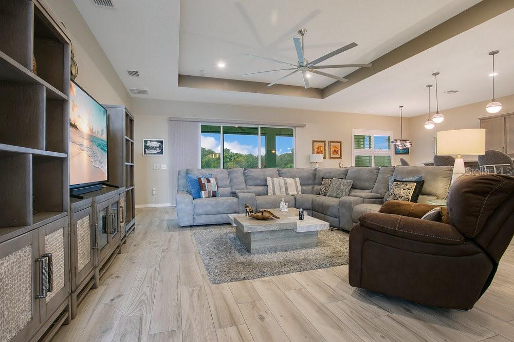 1104 SAWGRASS DRIVE