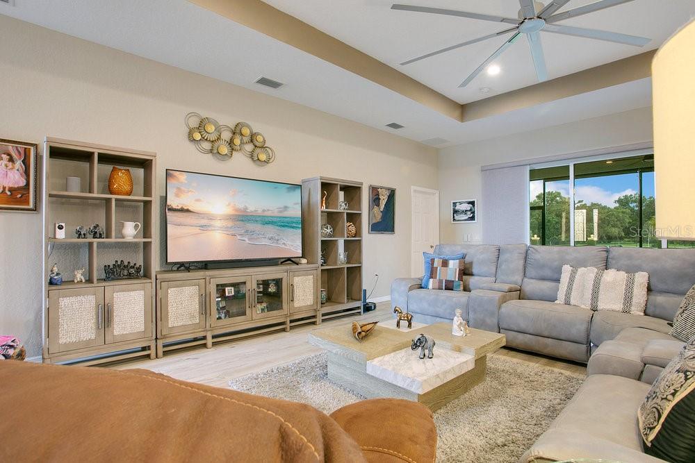 1104 SAWGRASS DRIVE