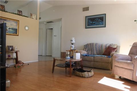 A home in LAKE WALES