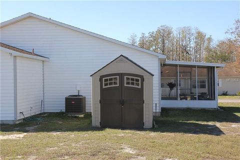 A home in LAKE WALES