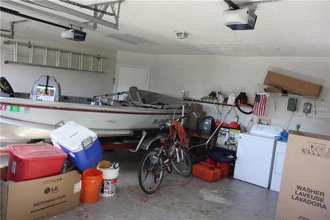A home in LAKE WALES