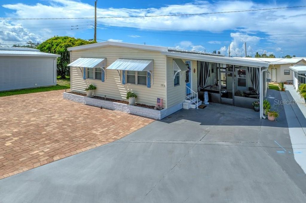 Photo of 1916 Illinois Avenue, Bradenton, FL 34207 (MLS # A4662475)