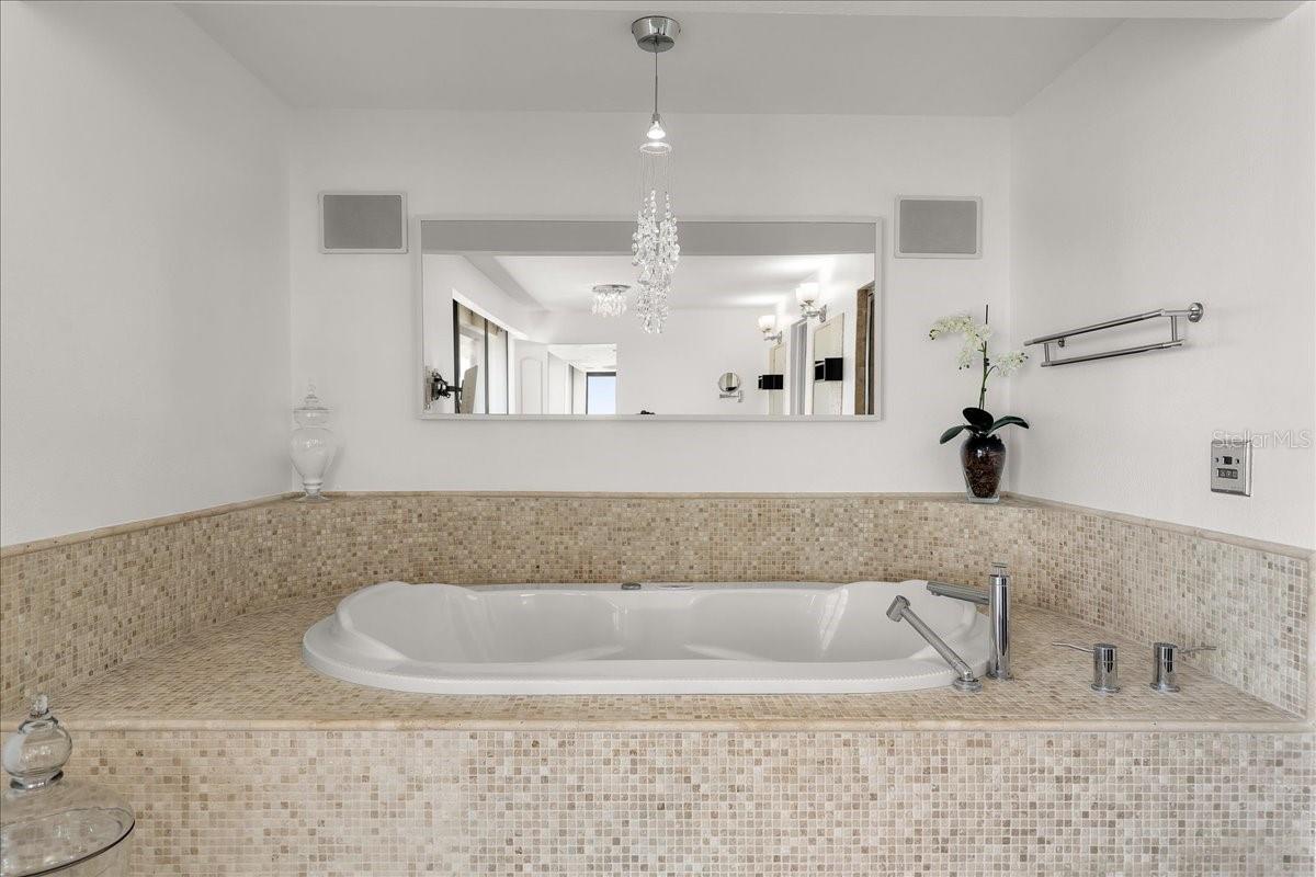 ALIKI TOWER - Residential