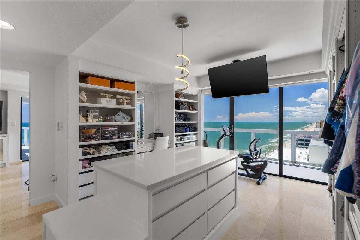 ALIKI TOWER - Residential