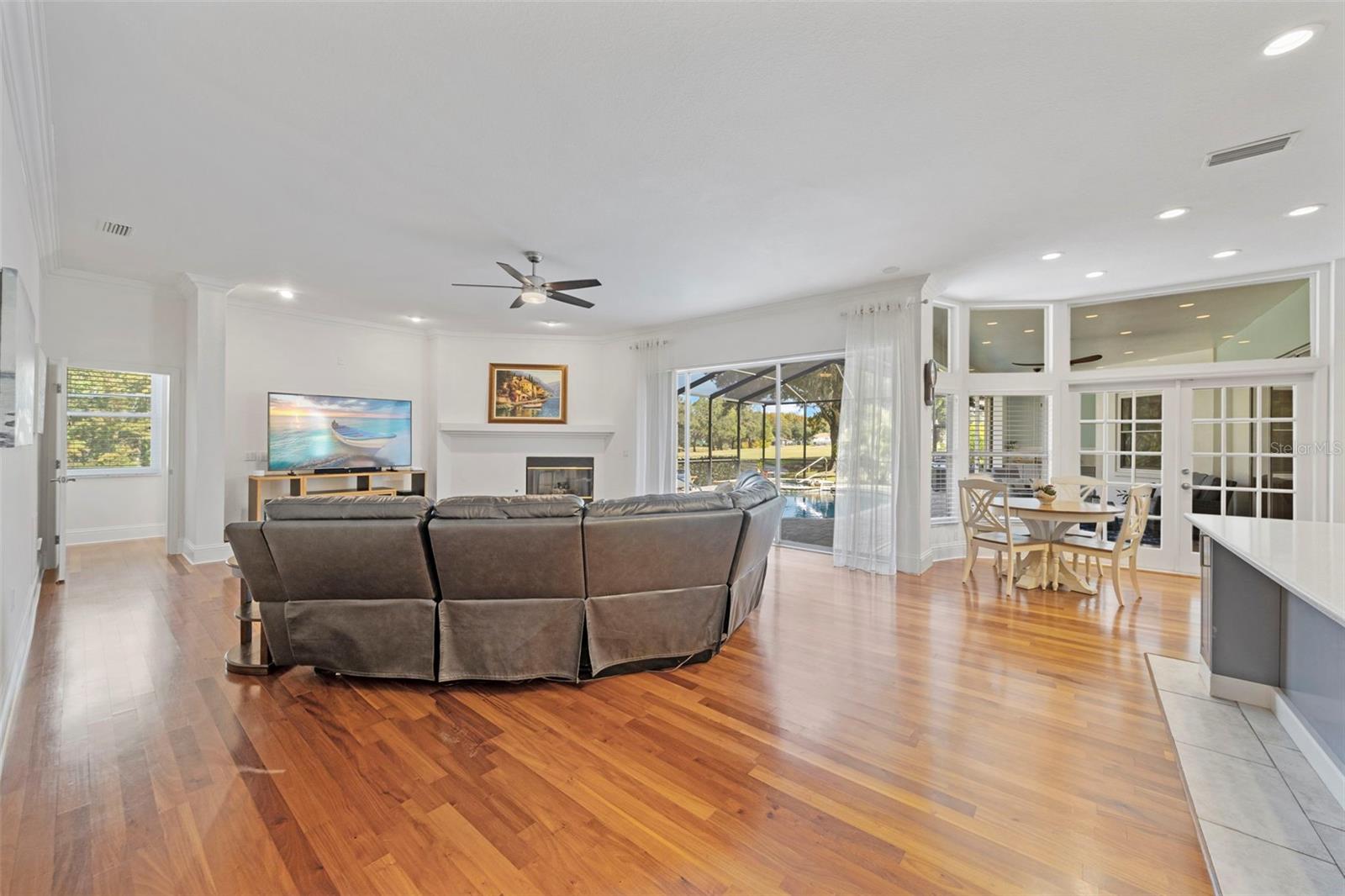 CRESCENT OAKS COUNTRY CLUB PH 1 - Residential