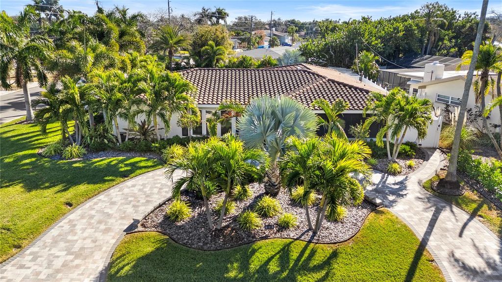 Photo of 1896 Sailfish Road S, St Petersburg, FL 33707 (MLS # TB8473565)