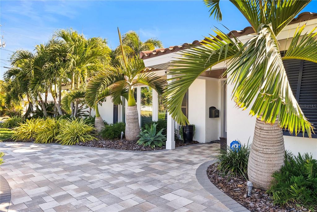 Photo of 1896 Sailfish Road S, St Petersburg, FL 33707 (MLS # TB8473565)