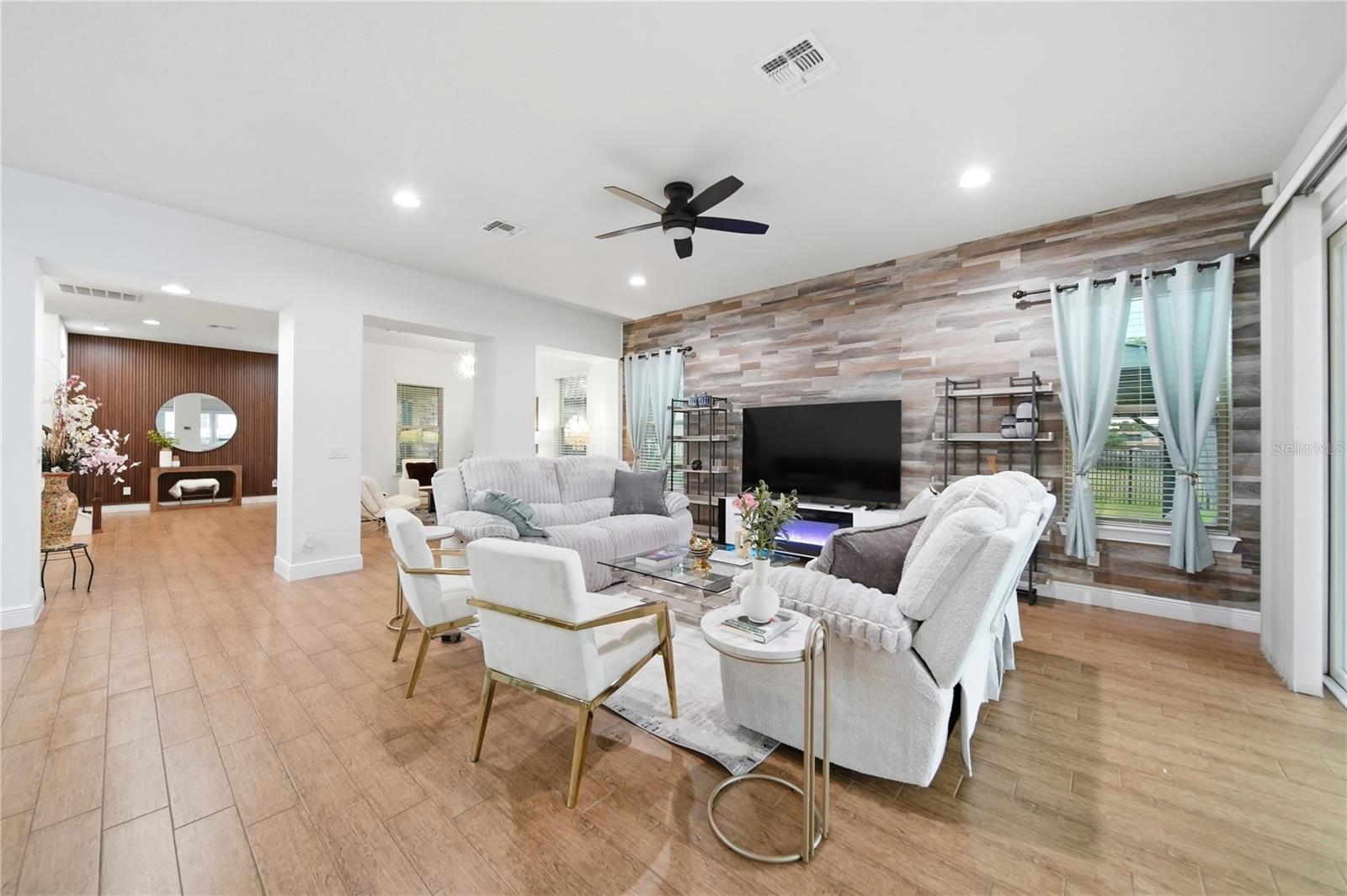 ENCLAVE - Residential