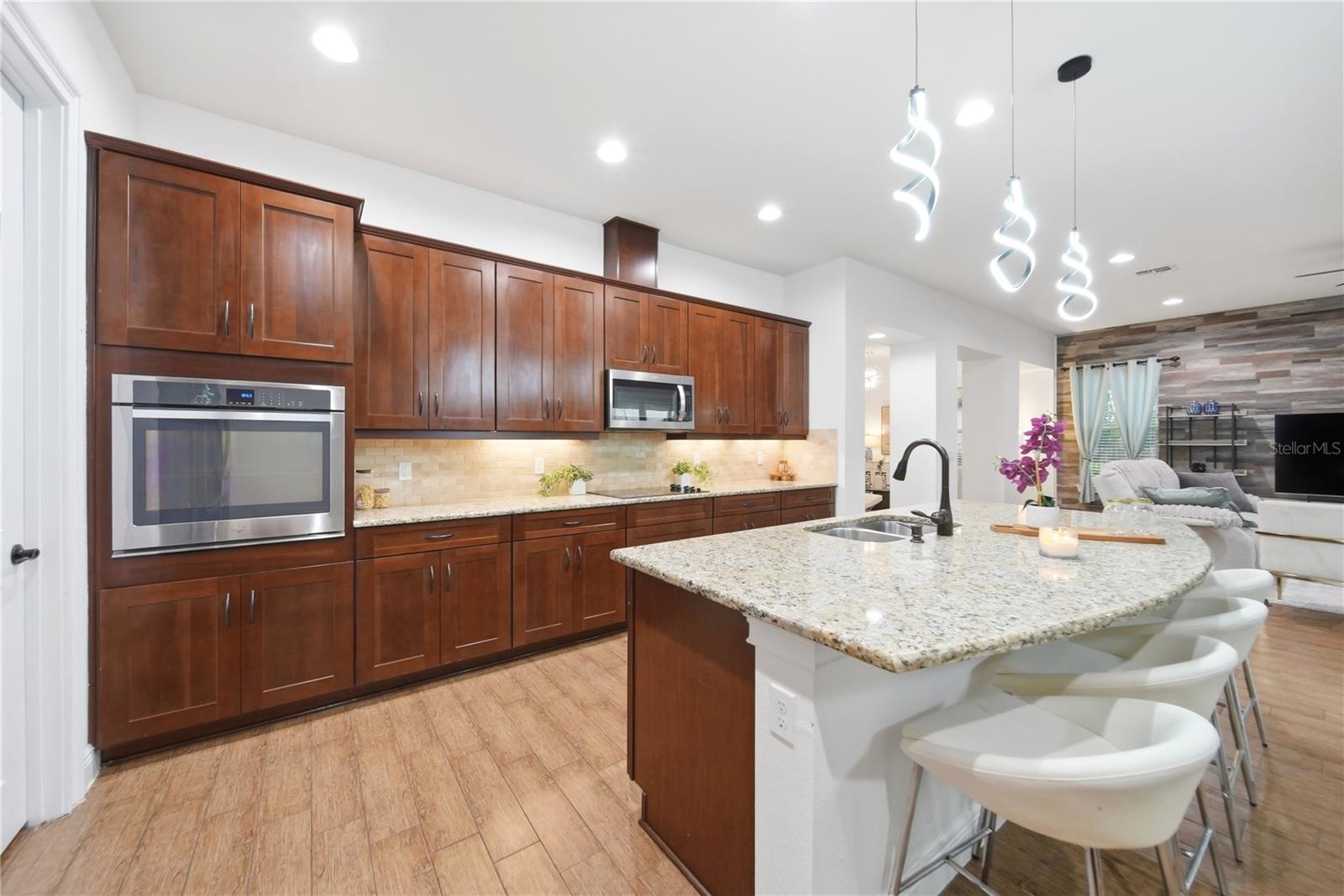 ENCLAVE - Residential