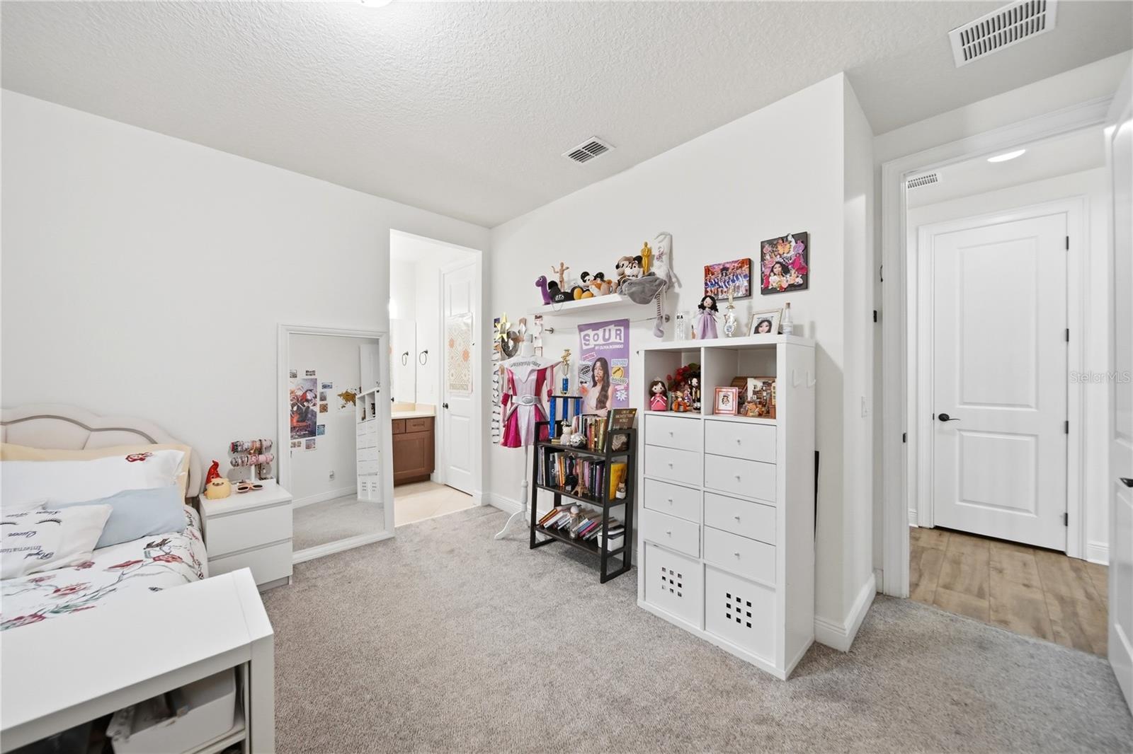 ENCLAVE - Residential