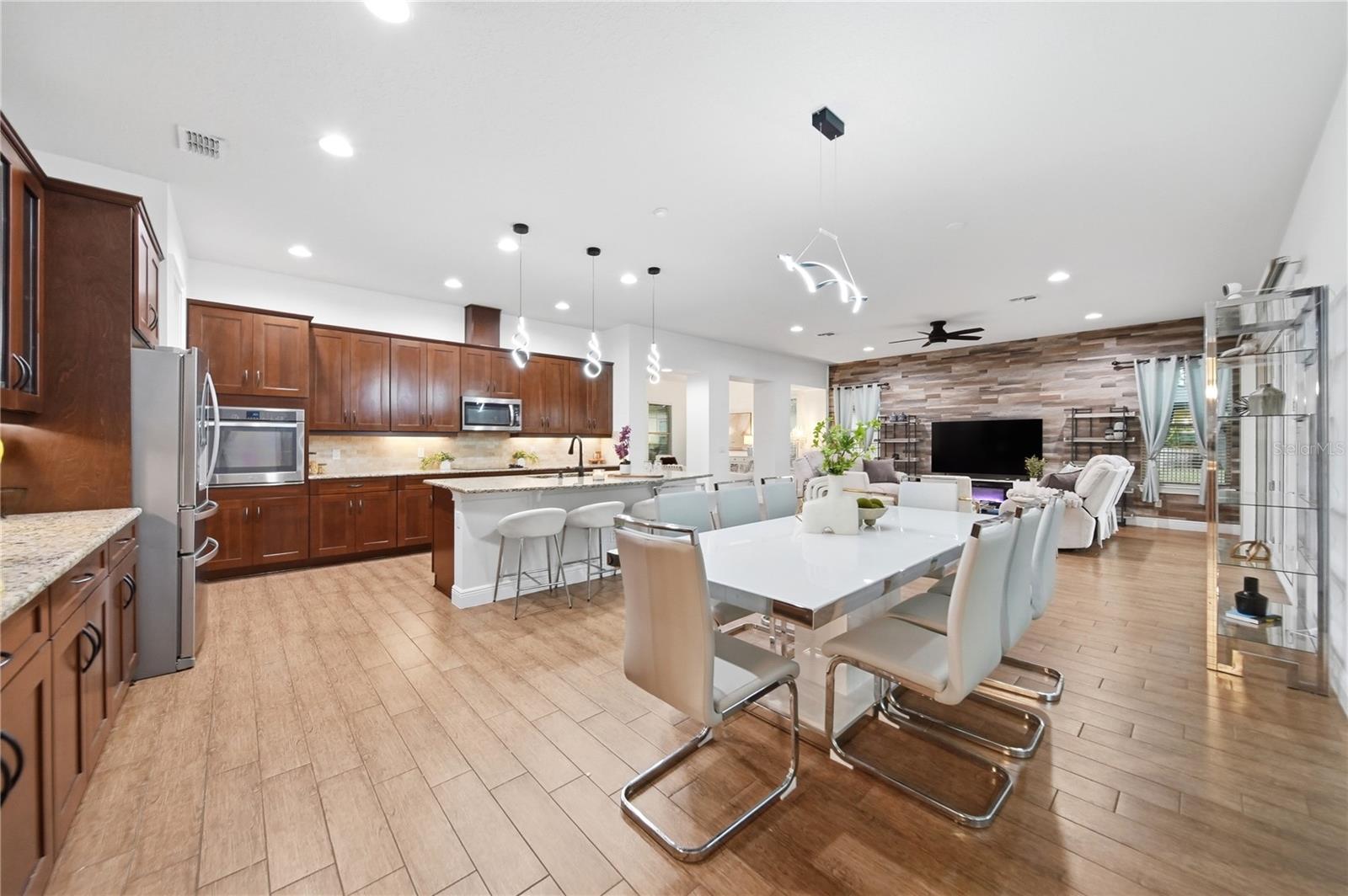 ENCLAVE - Residential