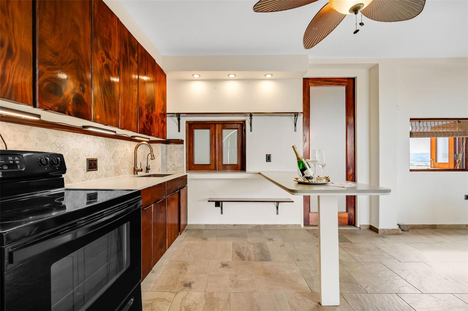 PLAZA CONDOMINIUM - Residential