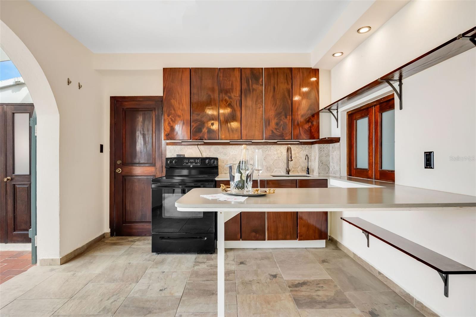 PLAZA CONDOMINIUM - Residential