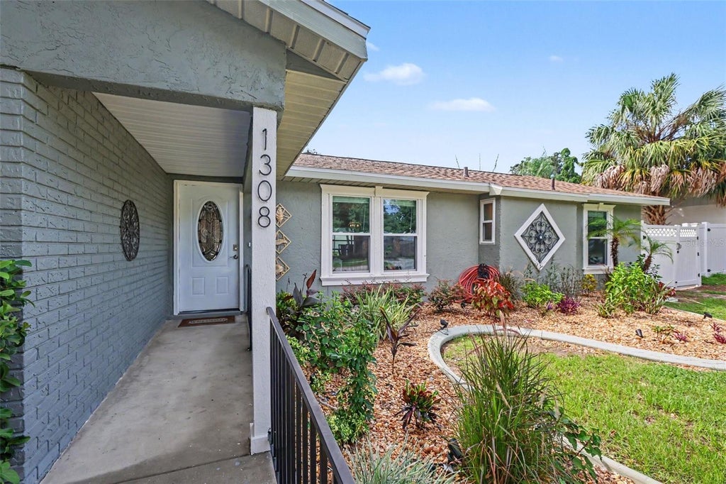 Photo of 1308 Oakcrest Drive, Brandon, FL 33510 (MLS # TB8549521)