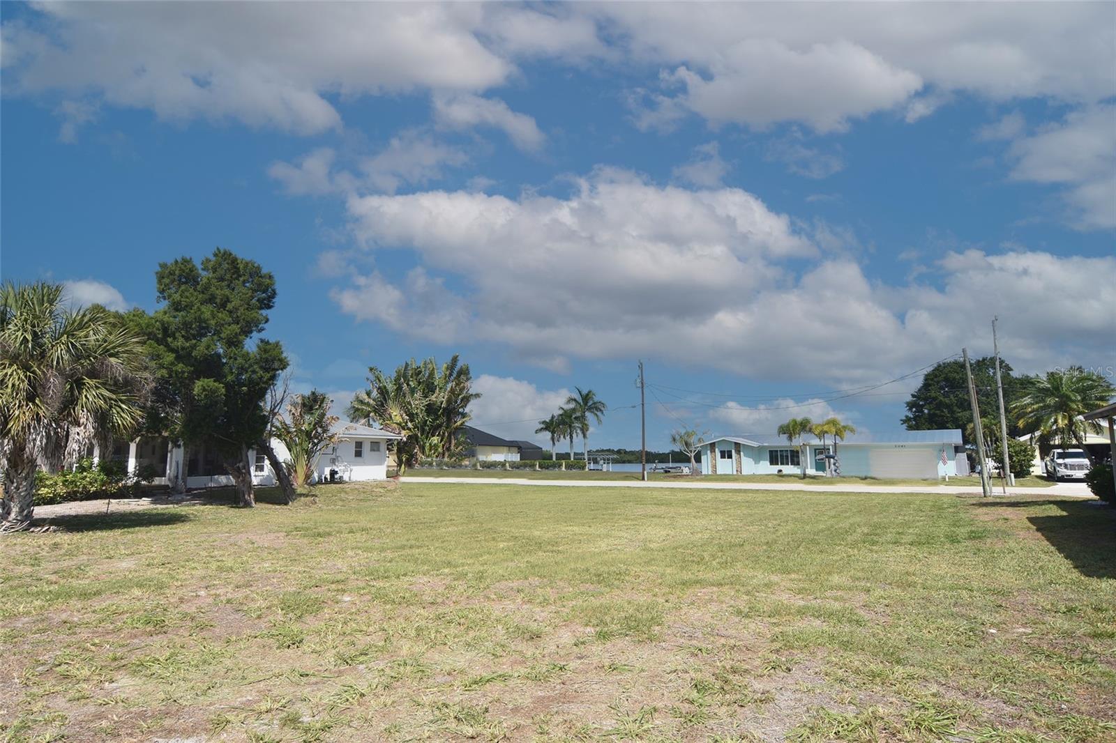 PALM SHORES - Land