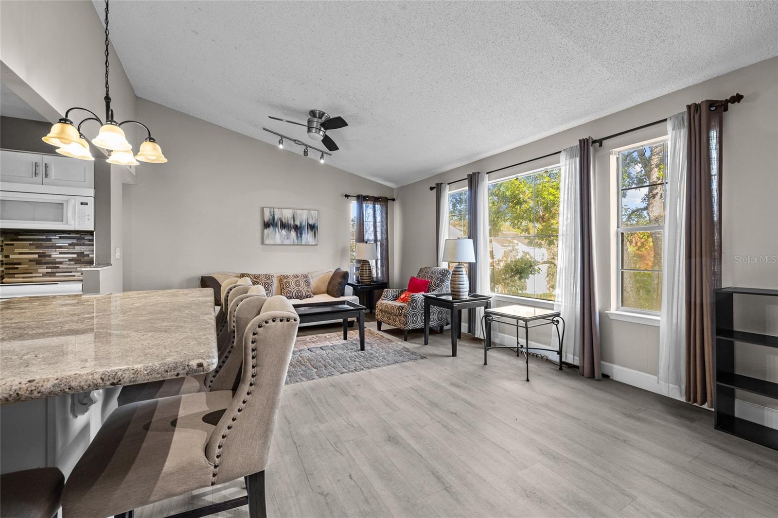 UNIVERSITY COMMONS - Residential