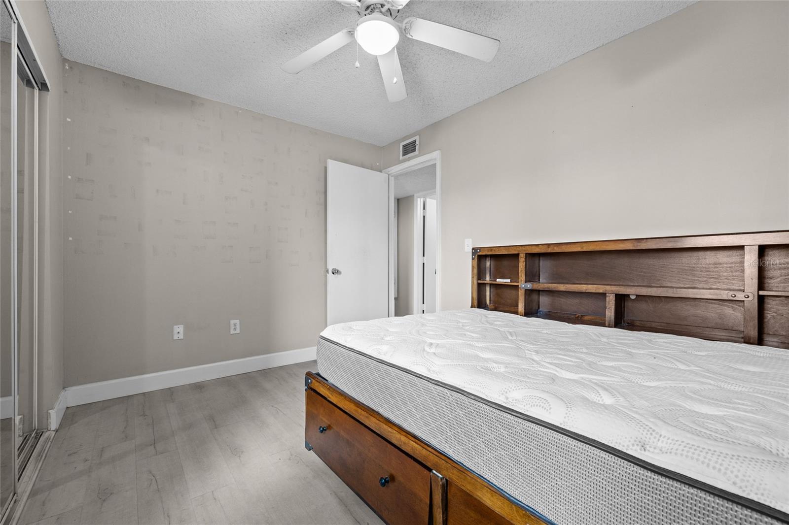 UNIVERSITY COMMONS - Residential