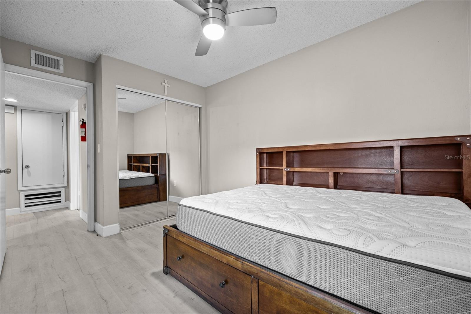 UNIVERSITY COMMONS - Residential