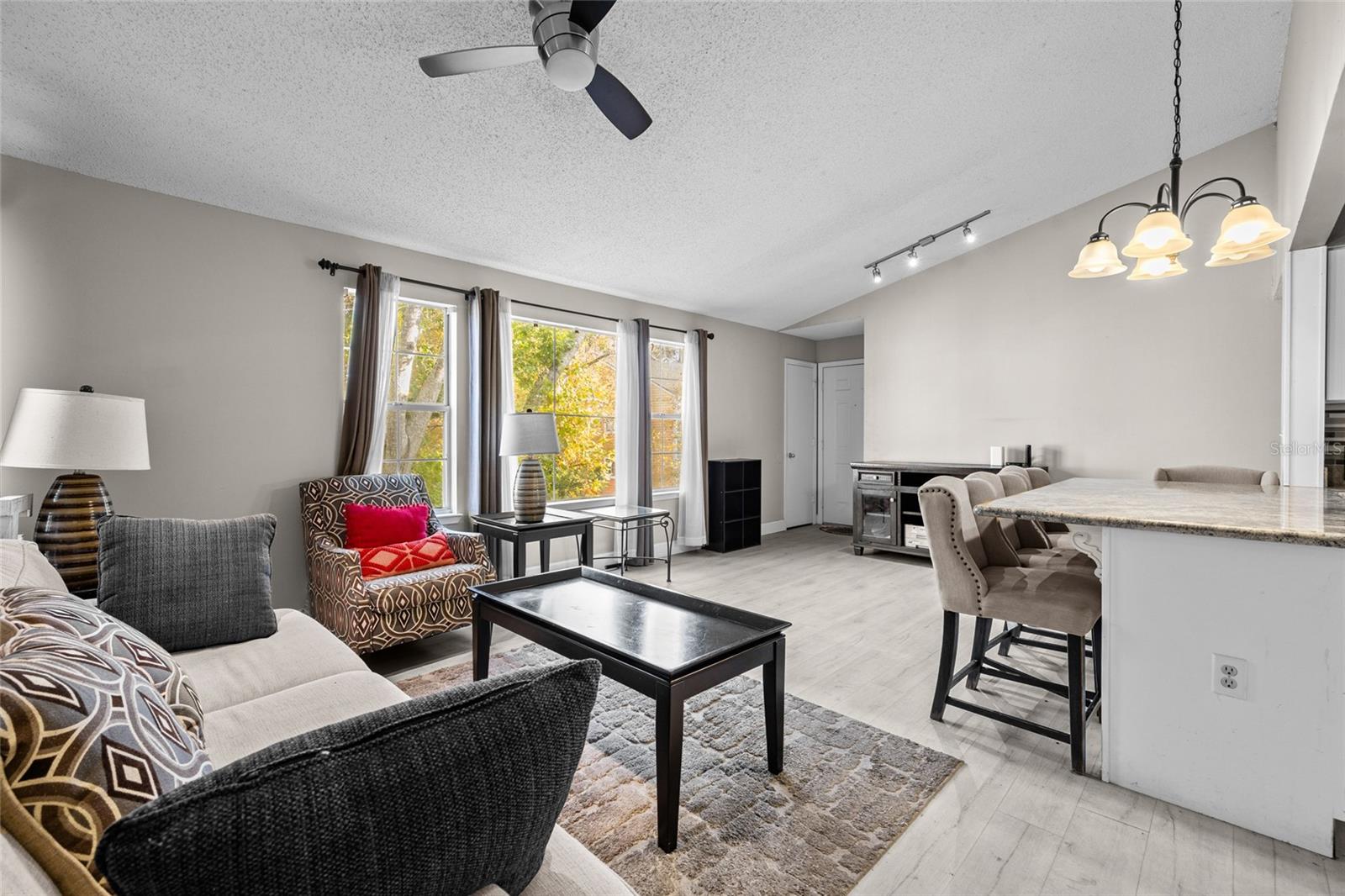 UNIVERSITY COMMONS - Residential