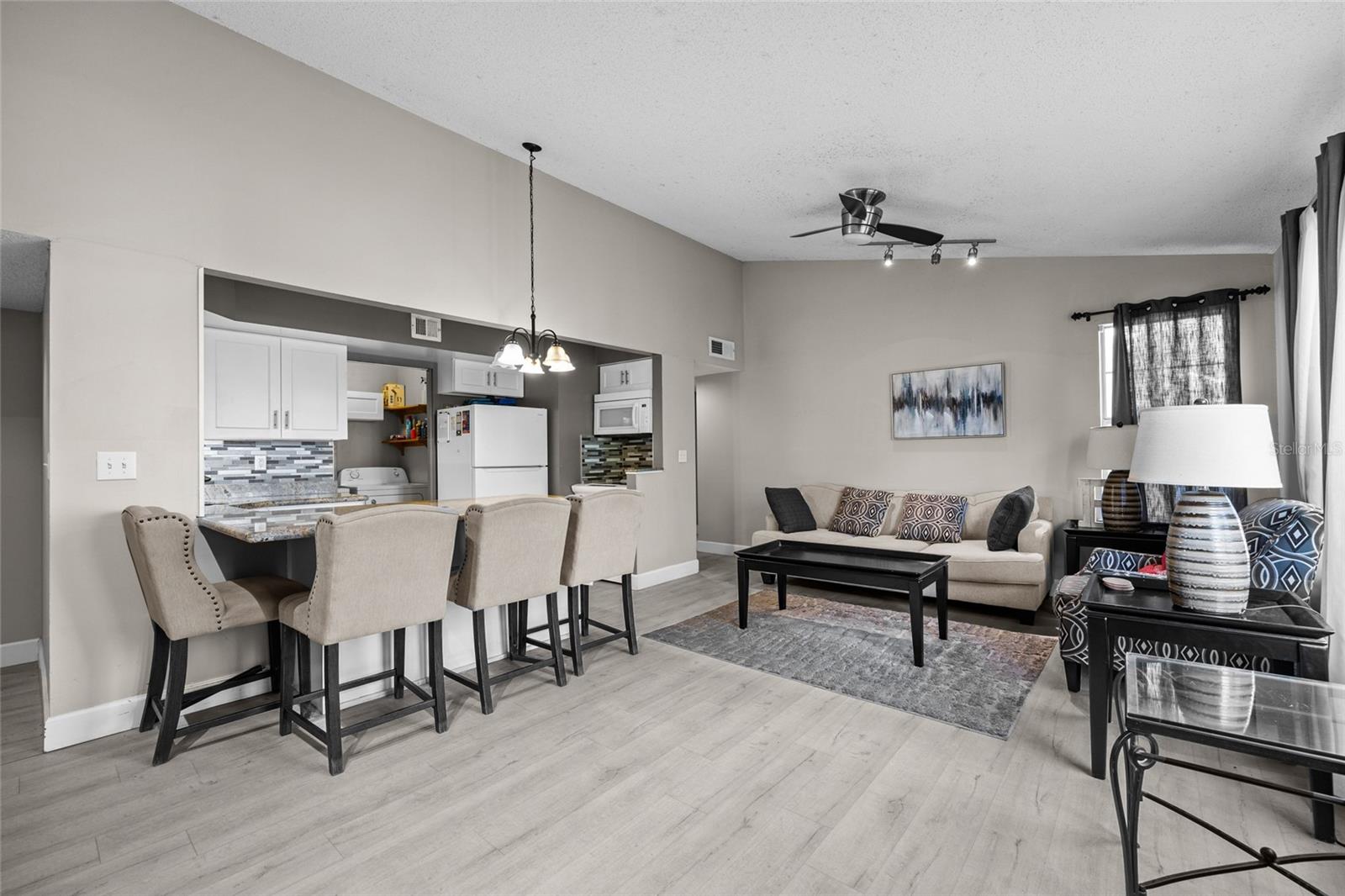 UNIVERSITY COMMONS - Residential