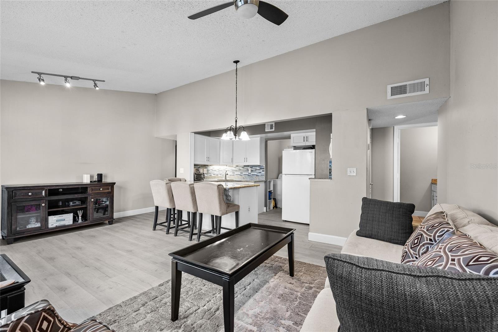 UNIVERSITY COMMONS - Residential