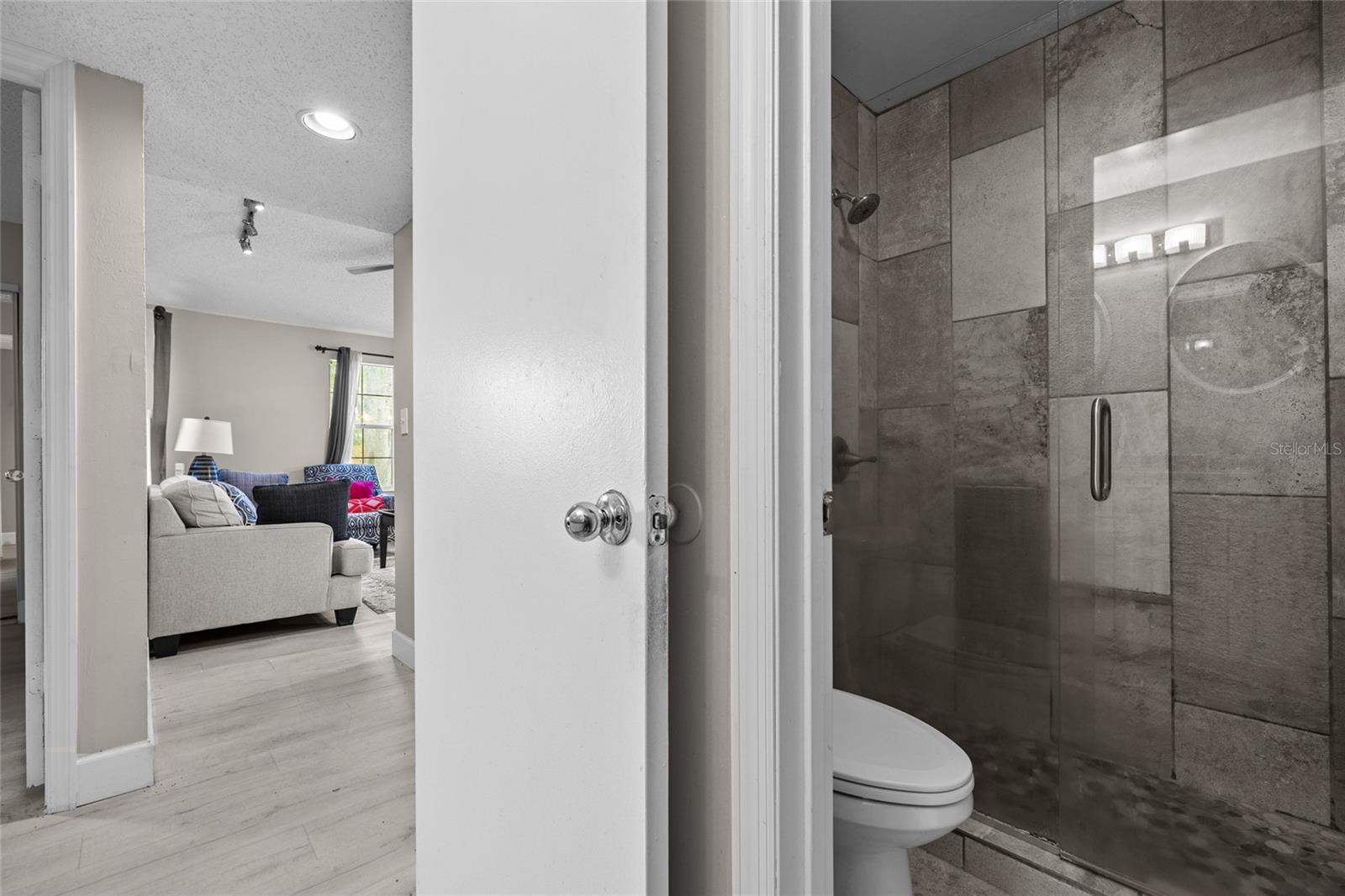 UNIVERSITY COMMONS - Residential