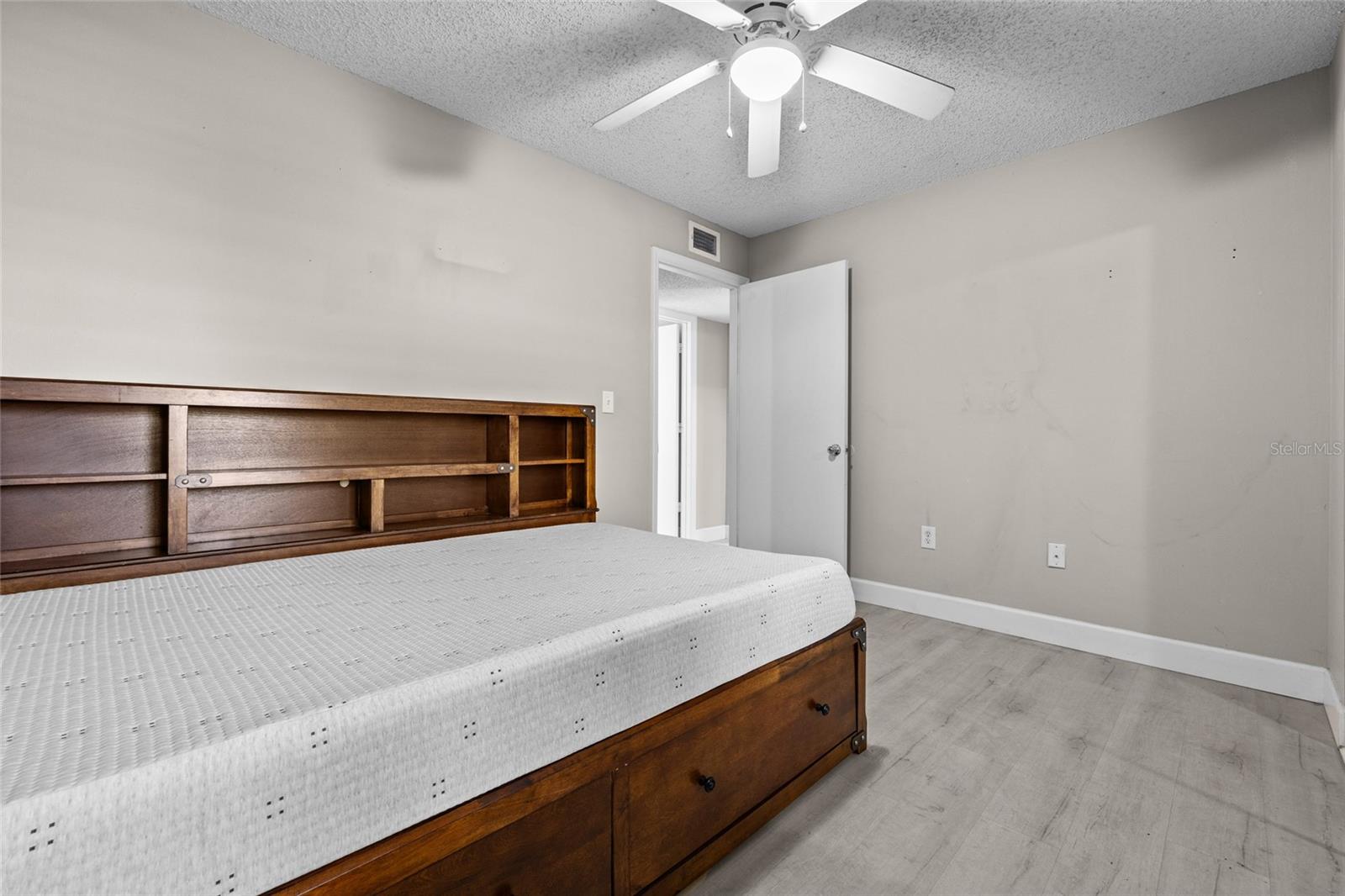 UNIVERSITY COMMONS - Residential