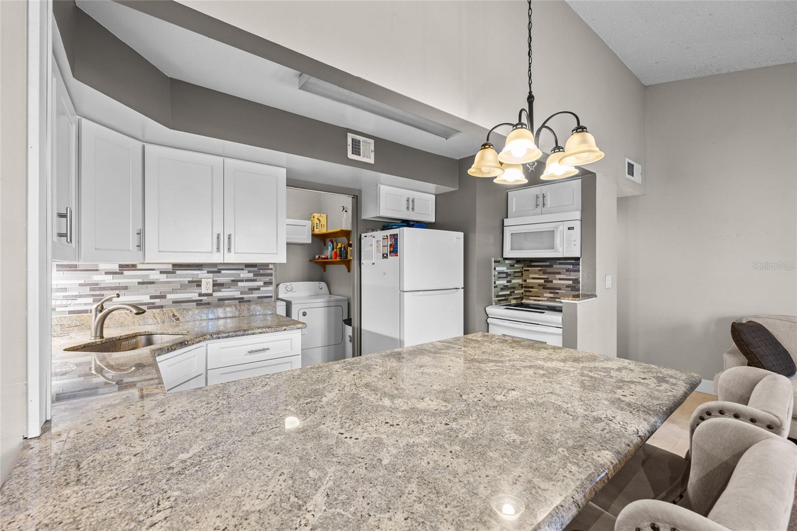 UNIVERSITY COMMONS - Residential