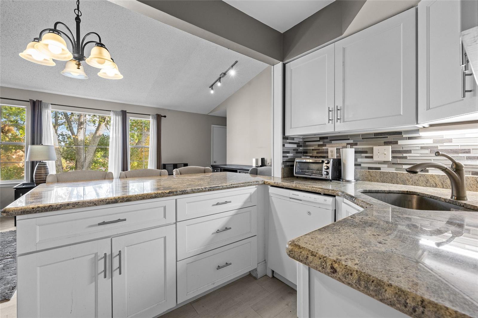 UNIVERSITY COMMONS - Residential