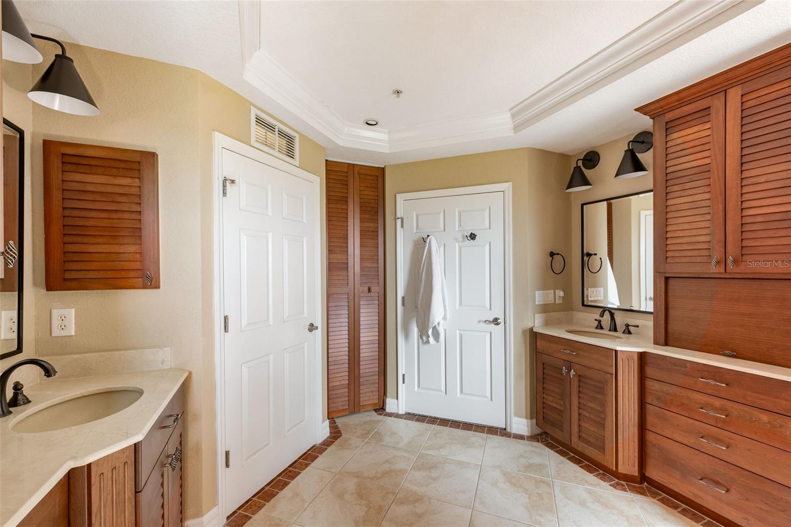 HARBOURVIEW CONDO - Residential
