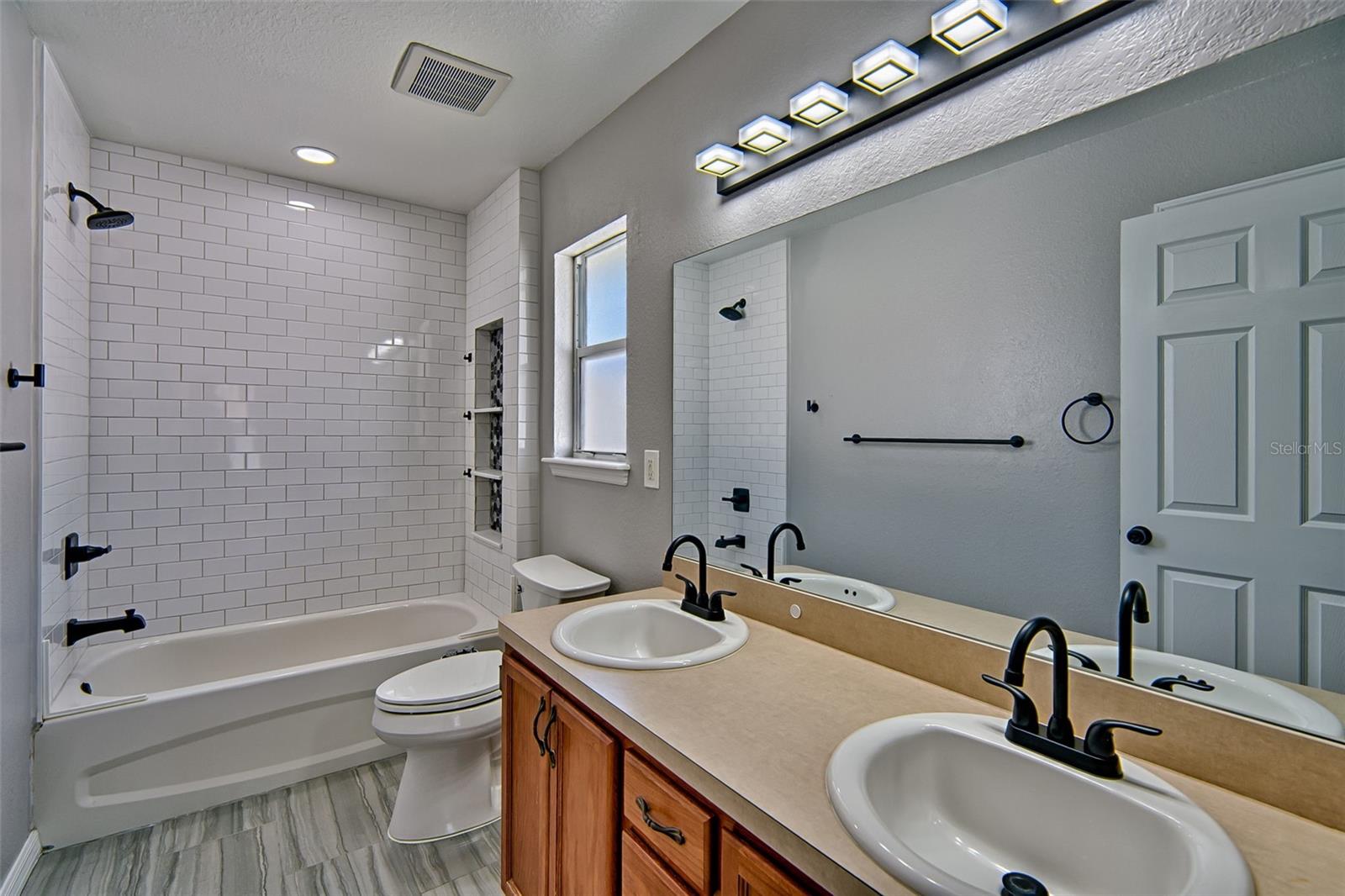 SILVER SPGS SHORES UN 20 - Residential