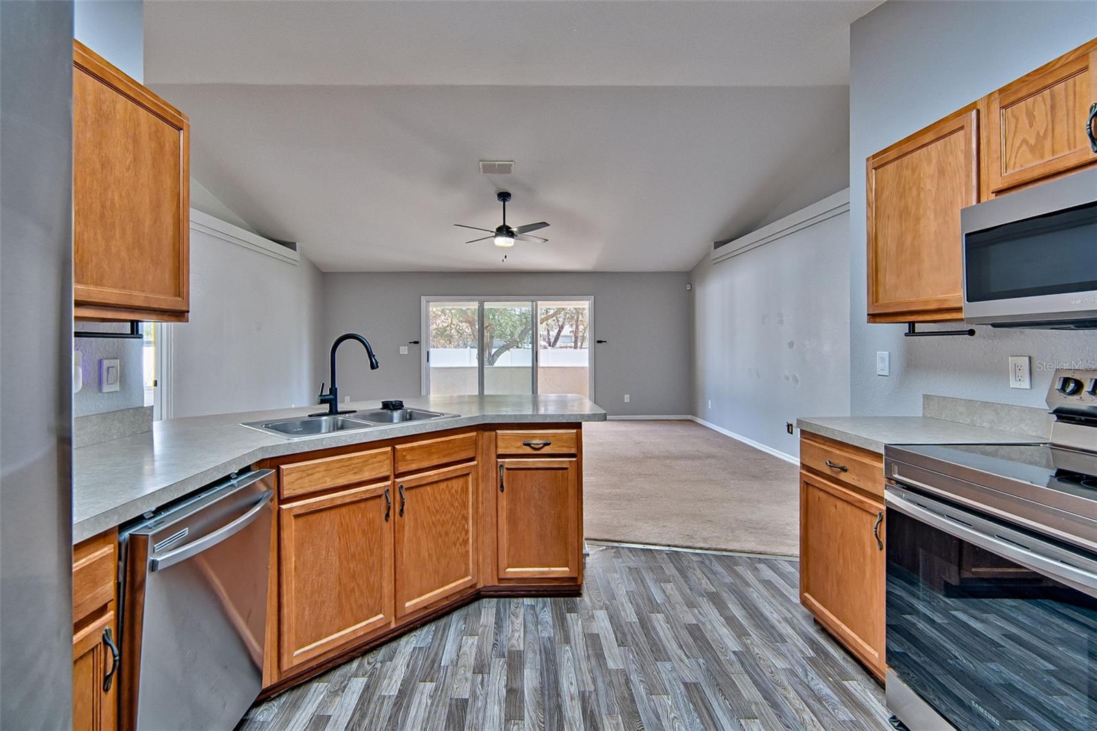 SILVER SPGS SHORES UN 20 - Residential