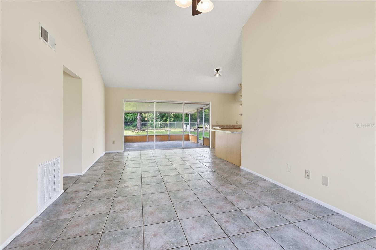 943 MARQUETTE COURT