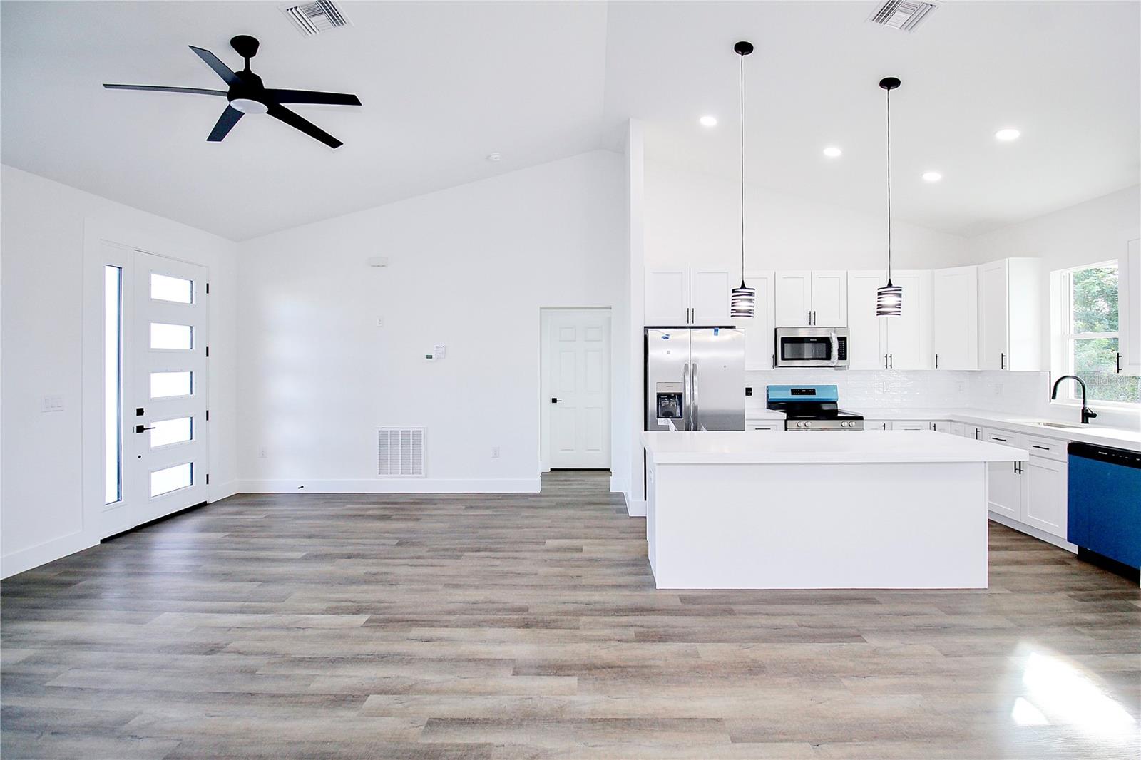 AVON PARK LAKES - Residential