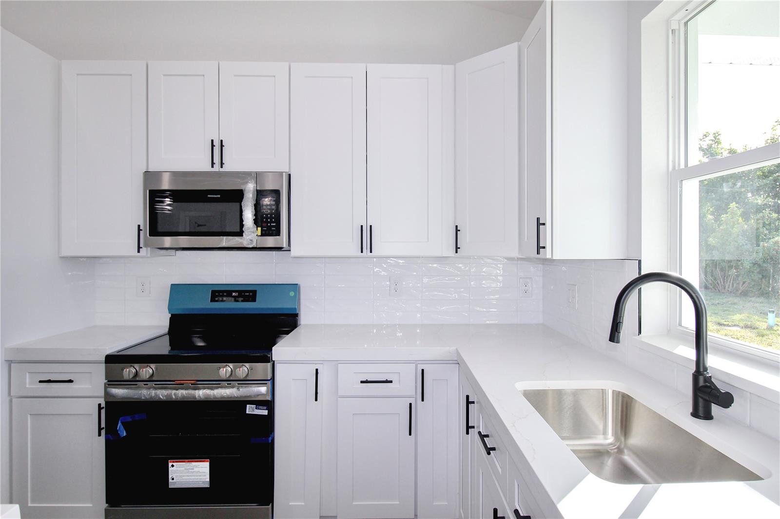 AVON PARK LAKES - Residential