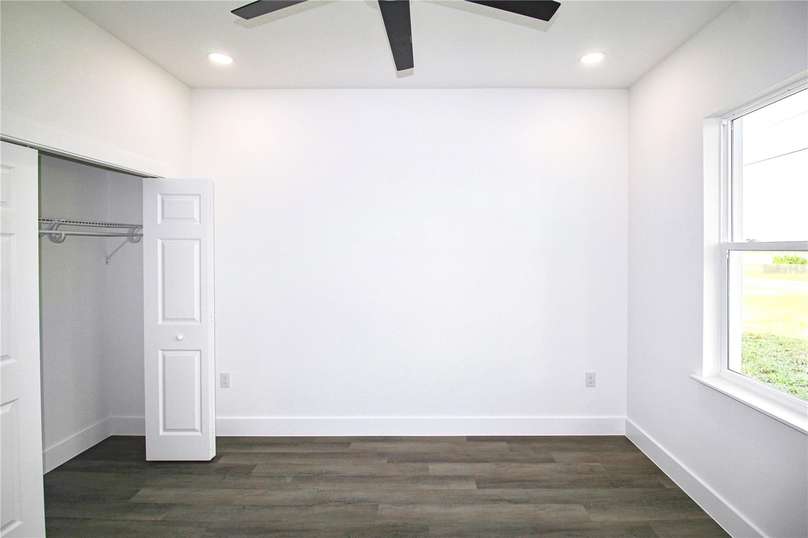 AVON PARK LAKES - Residential