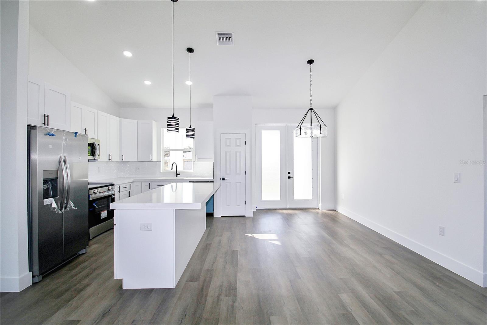 AVON PARK LAKES - Residential