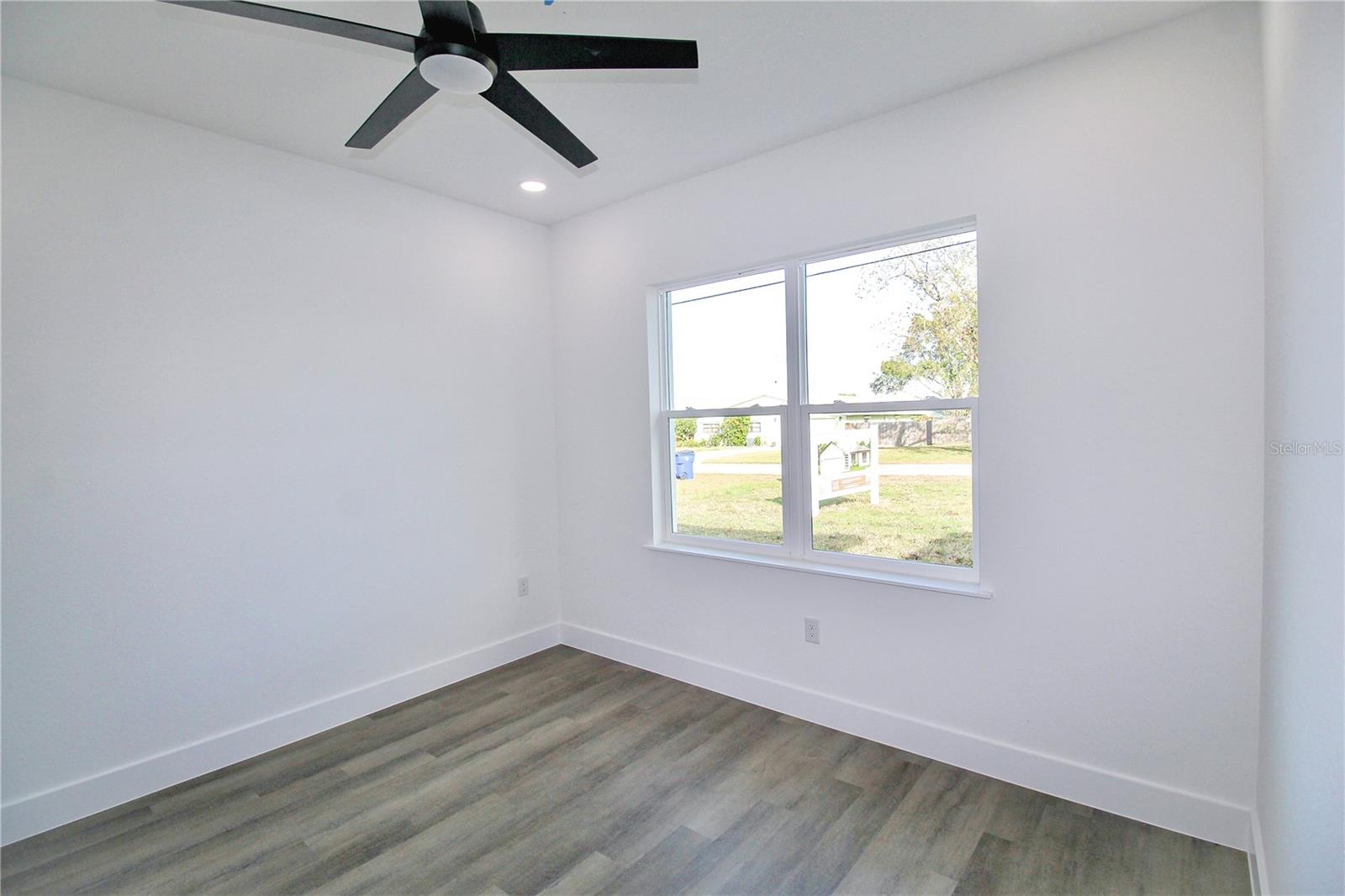 AVON PARK LAKES - Residential