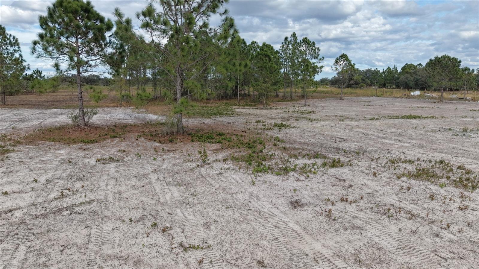 VIKING ESTATES - Land