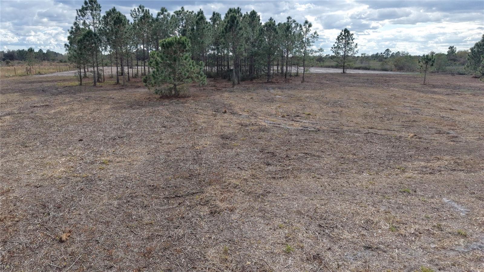 VIKING ESTATES - Land