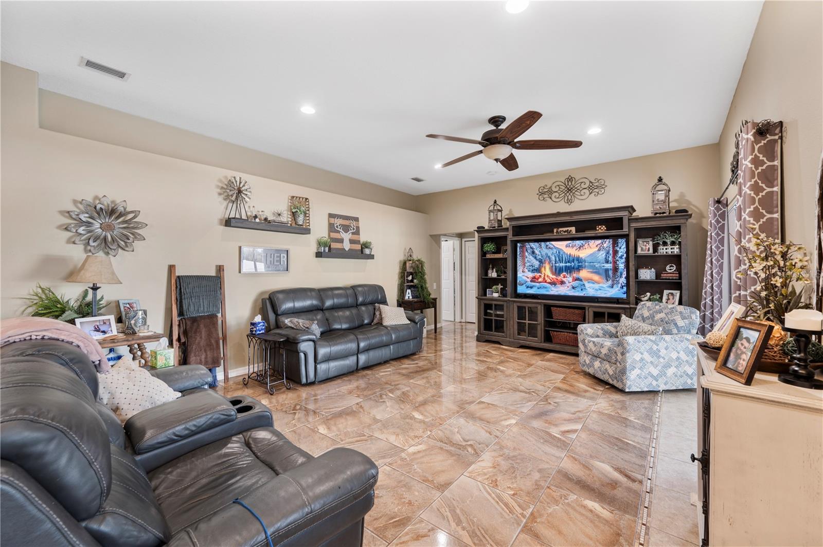 AVONDALE GROVES - Residential