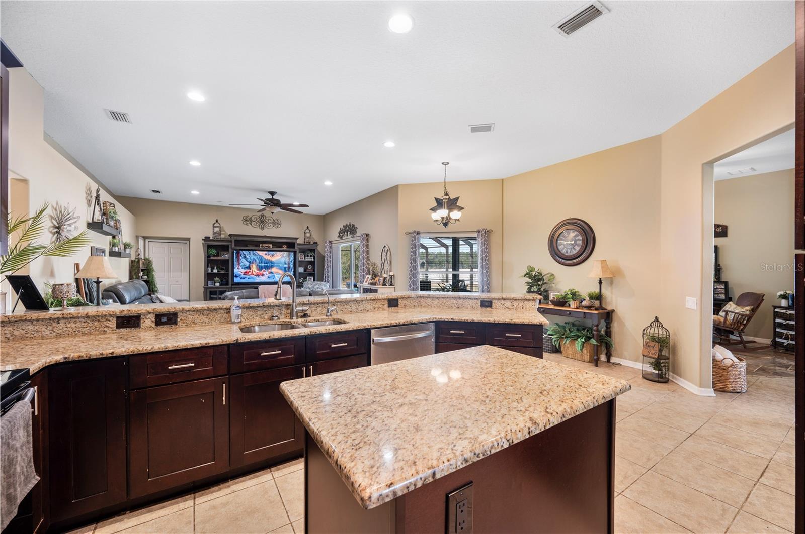 AVONDALE GROVES - Residential