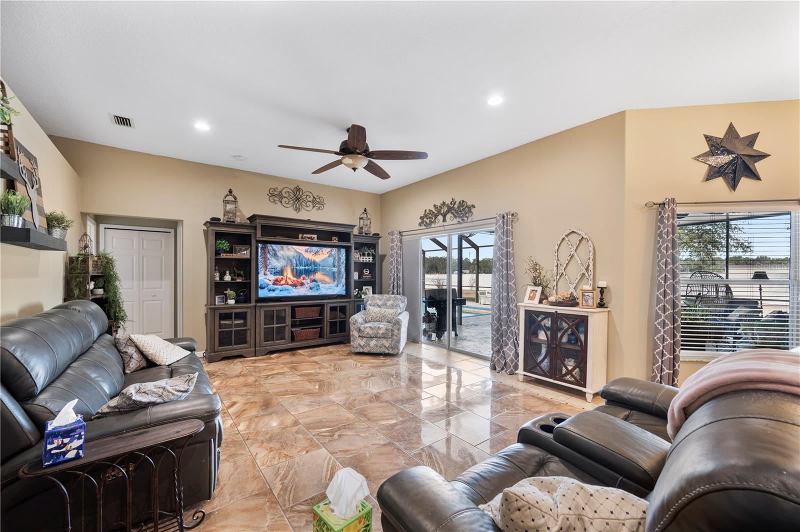 AVONDALE GROVES - Residential