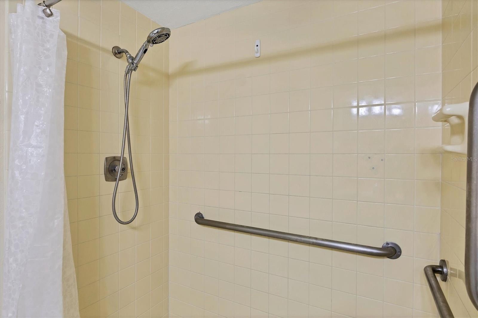 CORAL SHORES EAST - Residential