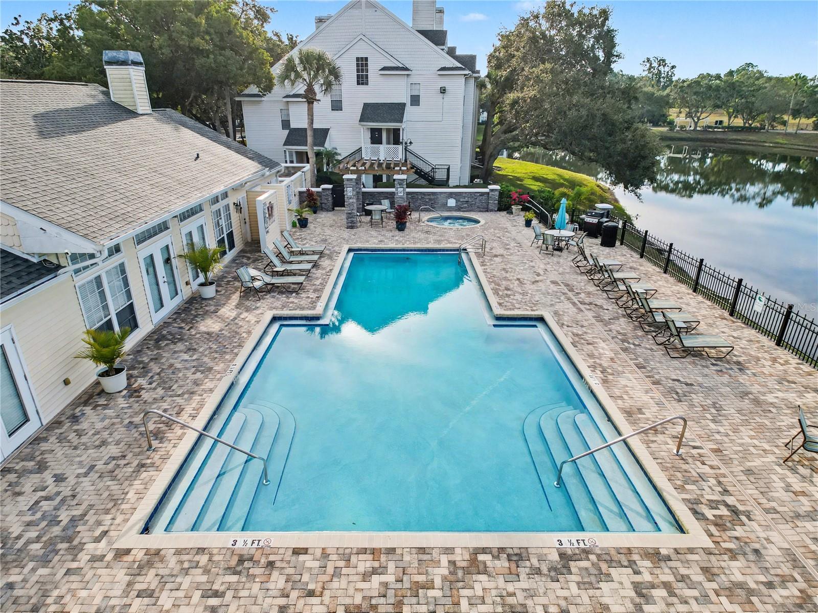 BENTLEY AT COBBS LANDING CONDO THE - Residential