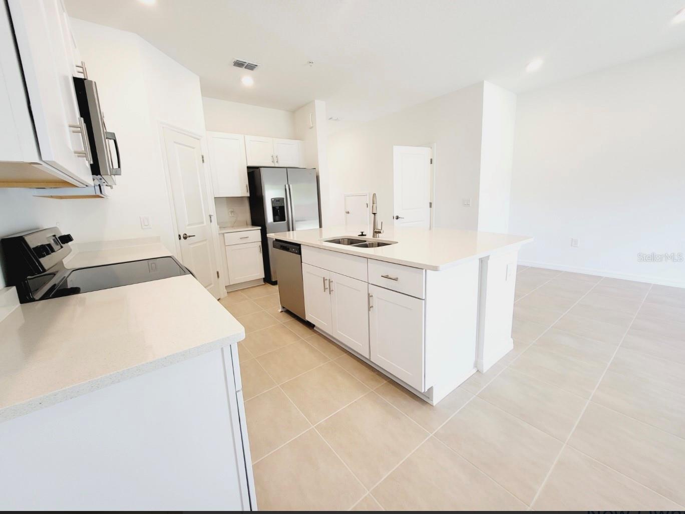 THE TOWNHOMES AT ANTHEM PARK - Residential Lease