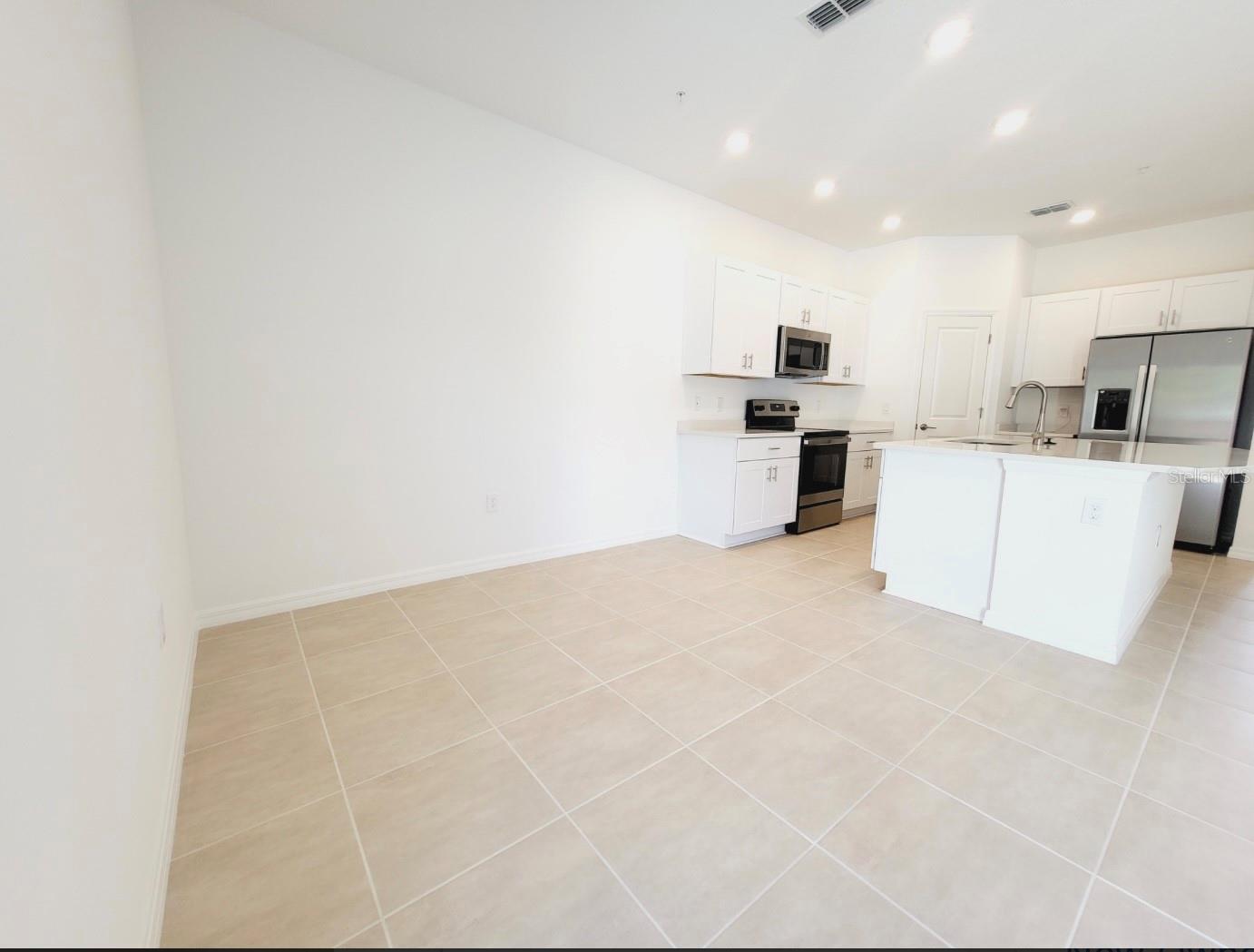 THE TOWNHOMES AT ANTHEM PARK - Residential Lease